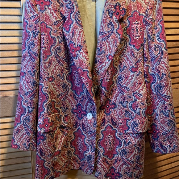 Vintage Collections Internationale Red, Navy Blue & Tan Paisley Designs - Picture 7 of 12